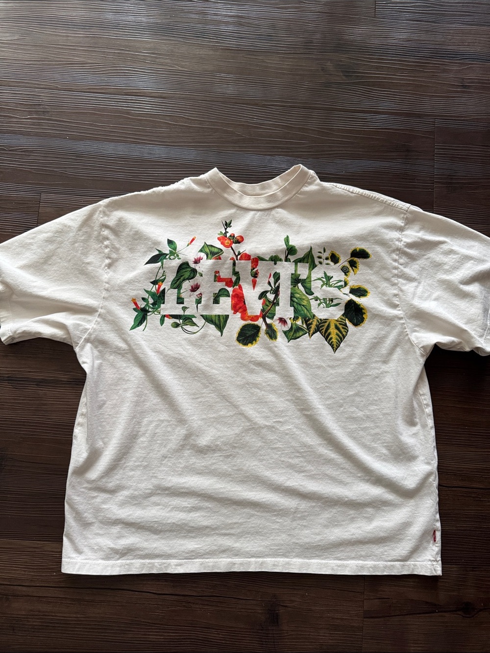 Levi’s White Floral Graphic Women’s Tee